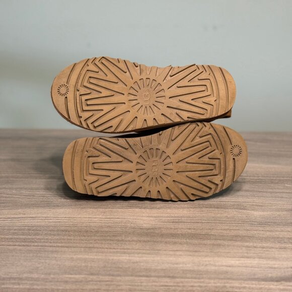 UGG Women's Neumel Suede Lace-Up Ankle Chukka Boots Size 6 - Picture 3 of 5